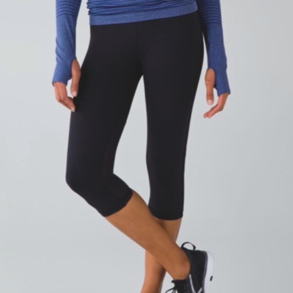 LULULEMON Black Capri Back Zipper Mesh Size 4